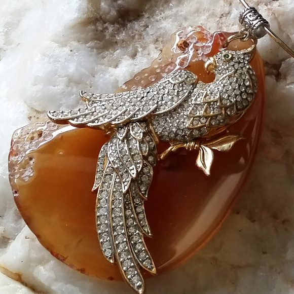 Vintage Jewelry - Agate Crystal Pendant Gold Necklace Unique Jewelry